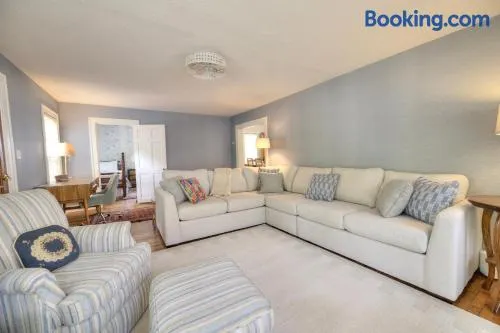 Charming Bungalow Near South Beach & Kid's Corner Park - Image 1
