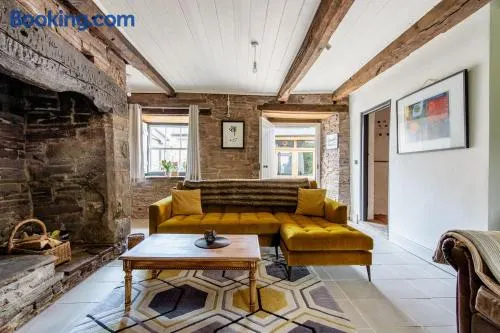 4 bedroom farmhouse Brecon Beacons - Image 1