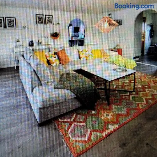 Bright, fully equipped property in Örebro - Image 1