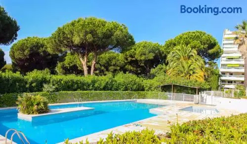 Studio cosy design avec piscine, 8mn de la mer à pied - Image 1