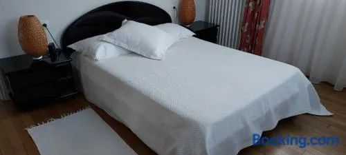 Chambre 2 Vue sur le jardin - Image 1