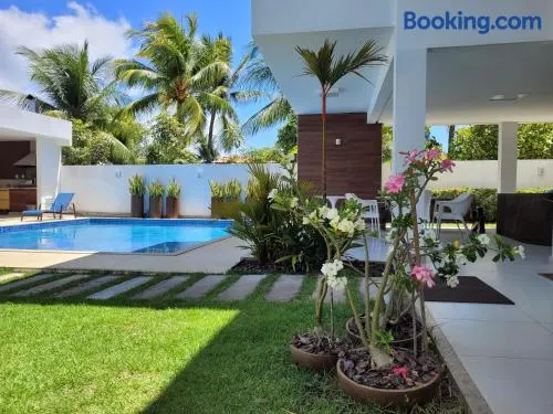 Guarajuba, 5 suites e piscina - Image 1