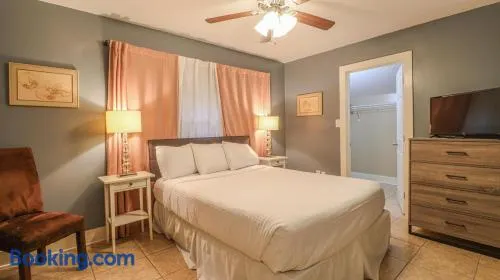 Delightful 2-bedroom, 1-bath home near Biloxi's scenic Back Bay - Image 1