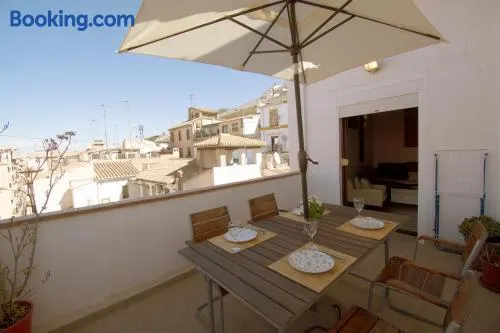Ático Elvira - Dúplex con Terraza en centro histórico - Image 1