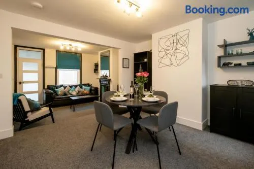 21 Urban Road, sleeps 5 guests, Leiston, near Sizewell, Managed by Aldeburgh Coastal Cottages - Image 1