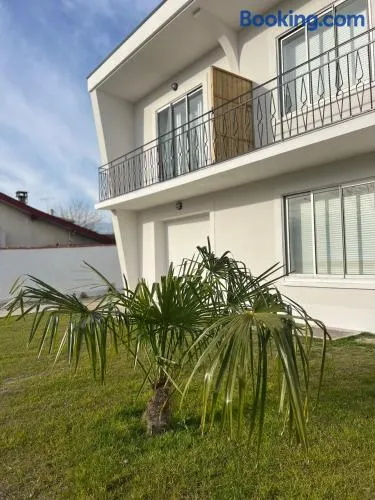 Appartement moderne et spacieux avec terrasse privée 2 - Image 1