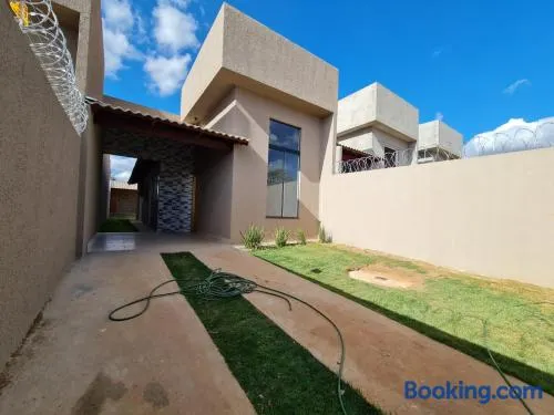 Casa com ambiente tranquilo - Image 1