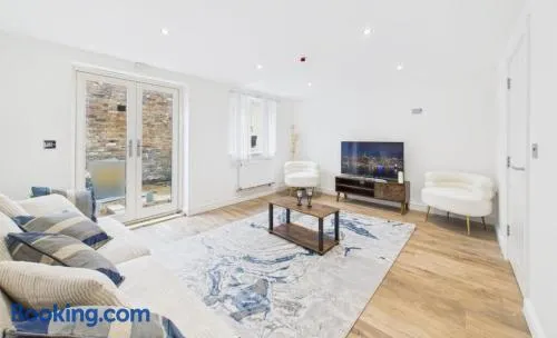 Charming Wootton - Image 1