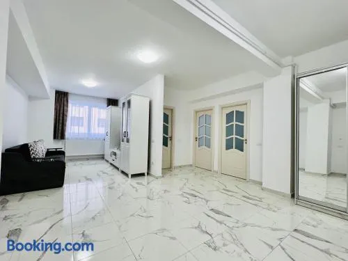 Altheda Living White House 29F-2 - Image 1