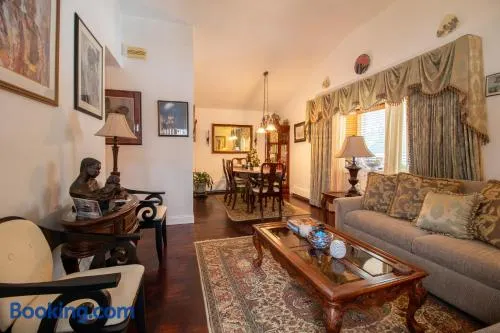 Peaceful 3BR Garden Cottage - Long Island Escape - Image 1