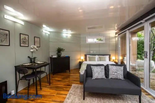 Bright & Unique Loft Studio - Harrogate Hideaway - Image 1