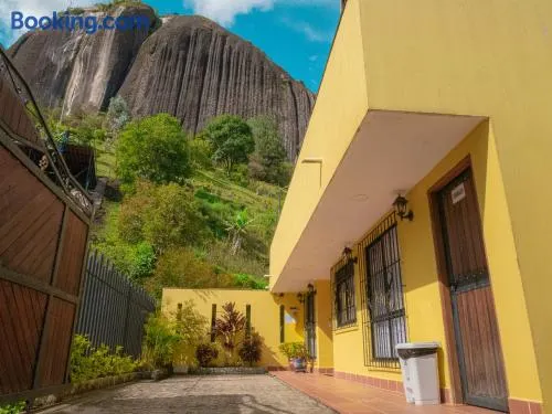 Hermosa casa de campo en GUATAPÉ - Image 1