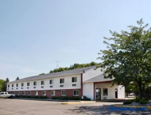 Becker inn & Suites - Image 1