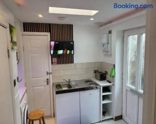 Sweet mini 1 bedroom flat-sleeps up to 2 guest - Image 1
