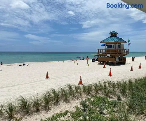 Beachfront condo in Miami! - Image 1