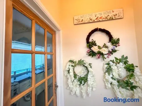 Sherry's 2 Bed Guest House - Image 1