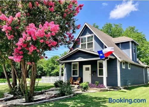 The Texas Bluebonnet Home in Historic McKinney - Image 1