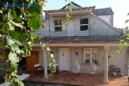 Casa Vallejo en Crecente - Image 1