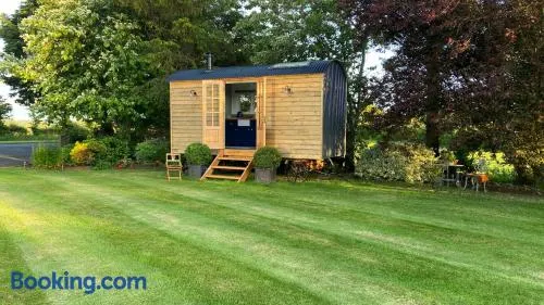 Bannfield shepherds hut - Image 1