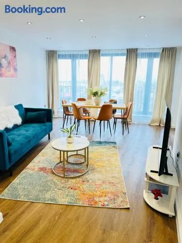 Gorgeous two bedroom luxury Apartment sleeps 6 - Image 1
