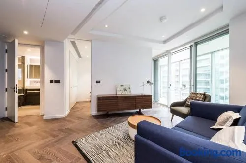 Luxury 1BR Apartment - Battersea Power Station - Image 1