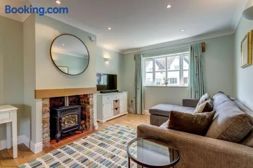 Walnut Cottage - Image 1