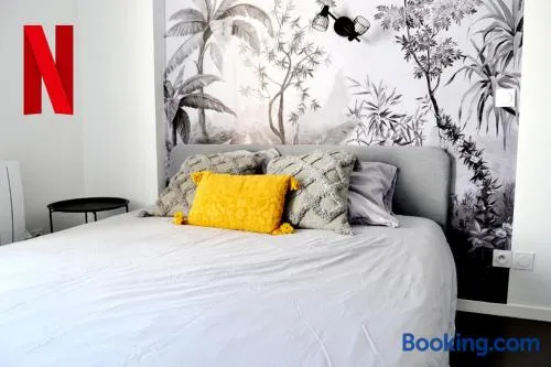 Studio meuble en residence privee,parking gratuit - Image 1