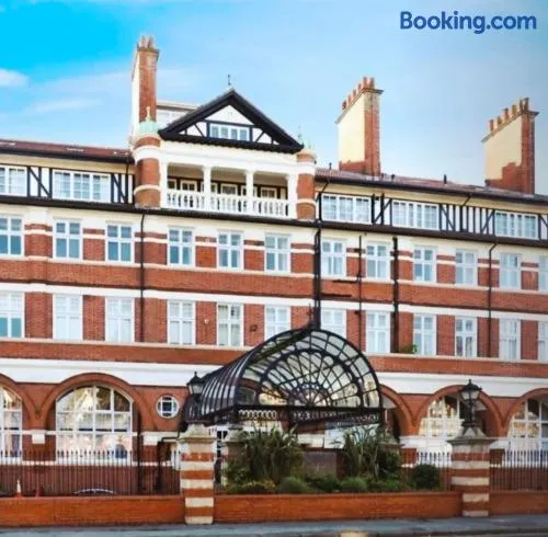 Burlington Mansions - Royal Victorian English Riviera Retreat - Image 1