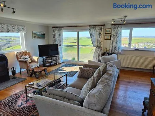 Family Escape - Garden, Parking, Pet friendly - Image 1