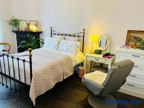 Good Times Edinburgh Elm Row City Centre Apartment - Image 1