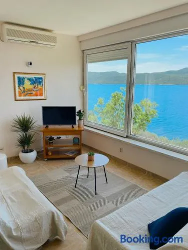 Atractivo apartamento con terraza | Vistas al agua - Image 1