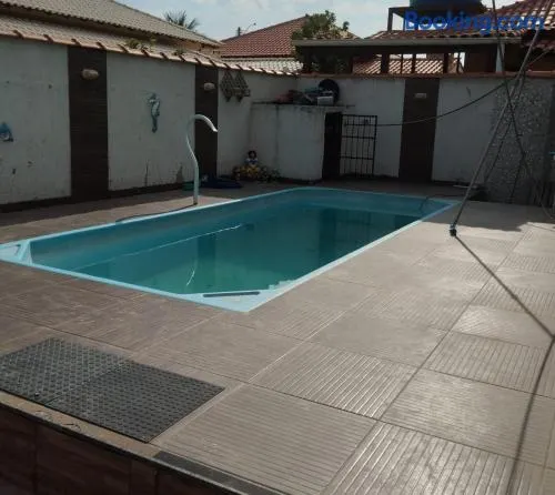 Casa com piscina e área gourmet próximo à praia - Image 1