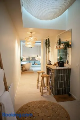 La Penida Suite avec Sauna & Baignoire - Hyper Centre Lille - Image 1