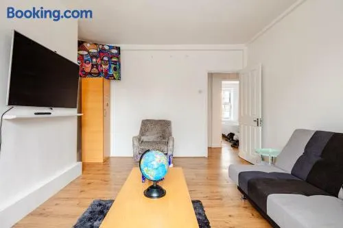 Central London 2BR APT - 6 Guests - Walk to London Bridge - for Work & Family - Image 1