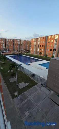 Apartamento con parqueadero y piscina - Image 1