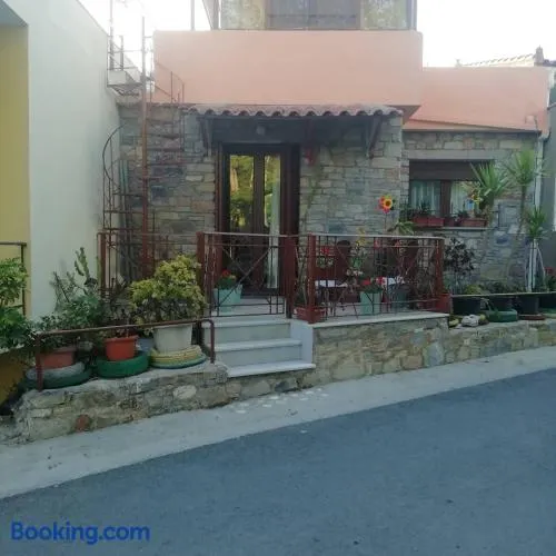 Beautiful stone house in Samos - Image 1