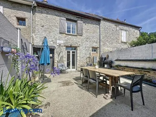 pleasant old and comfortable little house - Image 1