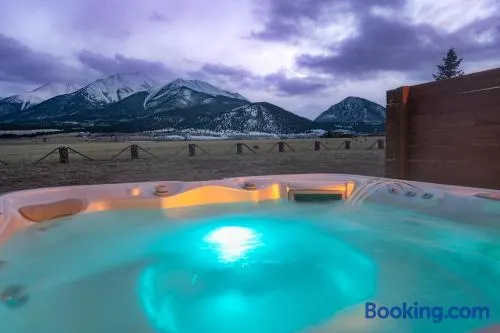 Buena Vista Mountain Retreat - Ultimate Privacy with Spa & Unbeatable Views - Image 1
