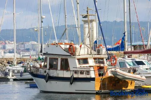 Barco 12 mts centro Cangas - Image 1
