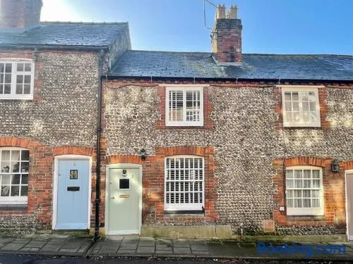 Quaint Cottage in the heart of Arundel - Image 1