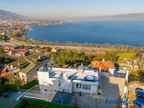 WHİTE ROSE VİLLA Jakuzili ve Isıtma Havuzlu - Image 1