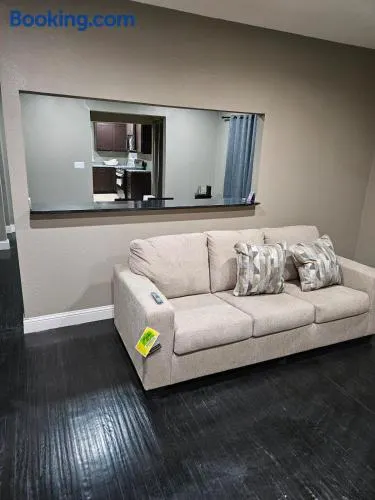 Stella Ave Dallas - Image 1