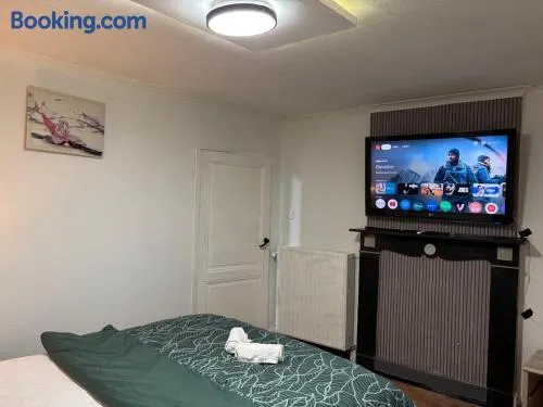 3 Bedrooms budget appartement - Image 1