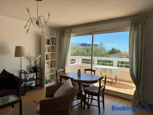 Royan : Appartement 47m², Balcon, Parking privé, Ascenseur - FR-1-738-48 - Image 1