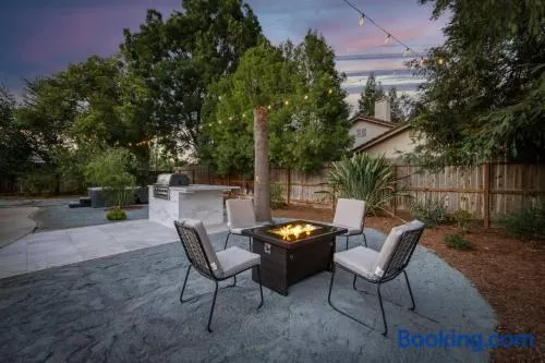 Clovis Retreat Hottub & Firepit - Image 1