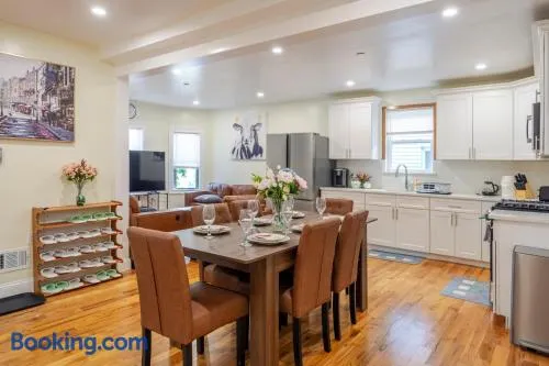 Family Retreat 4BR Boston - Near Redline & 5mins to Franklin Park Zoo - Free Parking 27 - Image 1