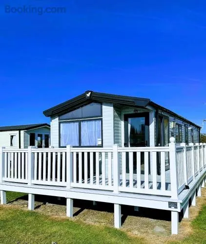 Seascape Horizon Dog Friendly 2 Bed 6 Berth Decked Villa with Parking at Camber Sands Parkdean Holiday - Image 1