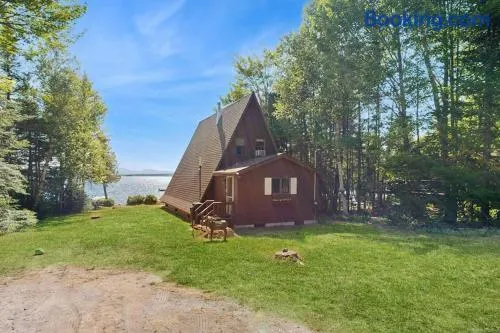 Comfy Lakefront Cabin with Gorgeous Views, Private Dock & Pebble Beach - Image 1