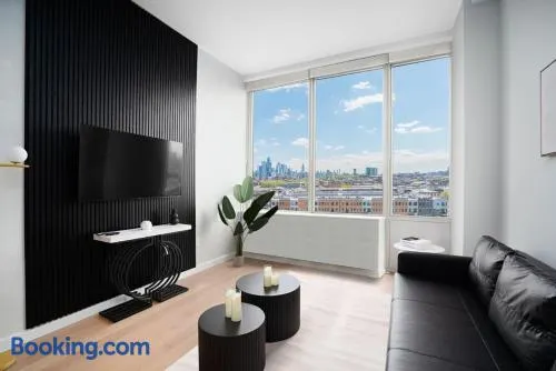 Exclusive 1BR Apt with NYC View - Image 1