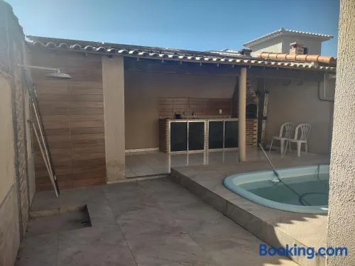 Casa com 03 Quartos, Piscina e Churrasqueira em Itaipuaçu Maricá RJ - Image 1